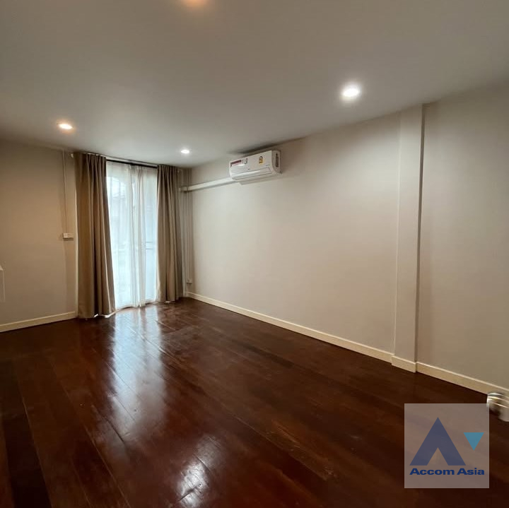 7  3 br Townhouse For Rent in Pattanakarn ,Bangkok  AA45653