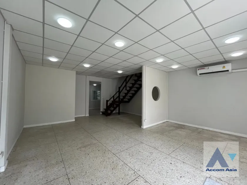 unitHome Office, Newly renovated |  3 Bedrooms  Townhouse For Rent in Pattanakarn, Bangkok  (AA45653)