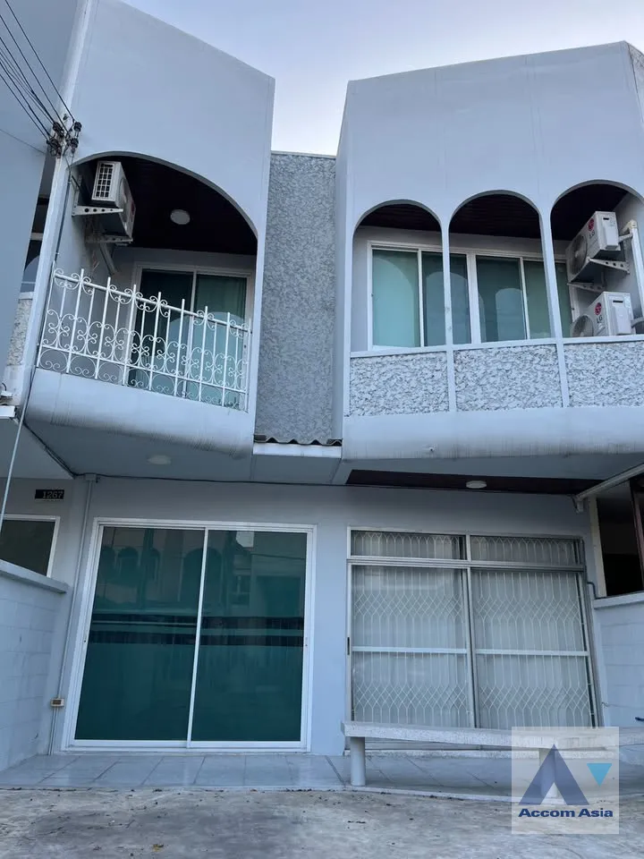 unitHome Office, Newly renovated |  3 Bedrooms  Townhouse For Rent in Pattanakarn, Bangkok  (AA45653)