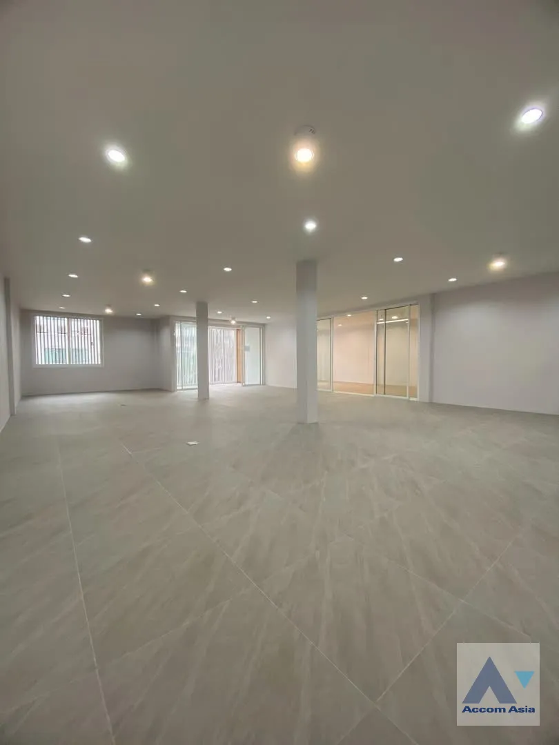 unitHome Office |  4 Bedrooms  House For Rent in Pattanakarn, Bangkok  (AA45656)