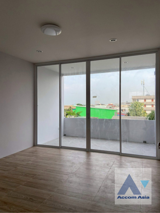 13  4 br House For Rent in Pattanakarn ,Bangkok  AA45656