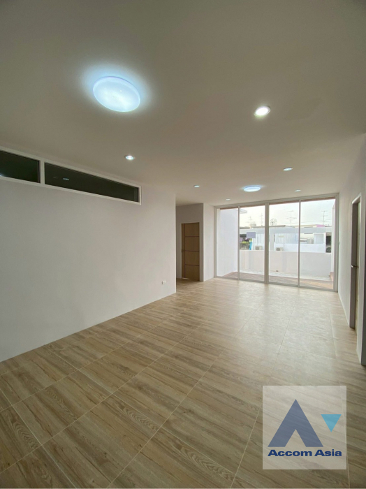 10  4 br House For Rent in Pattanakarn ,Bangkok  AA45656