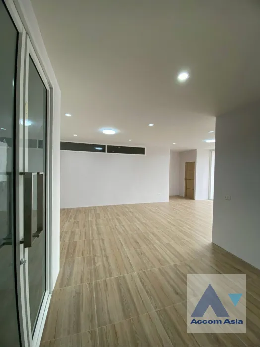 9  4 br House For Rent in Pattanakarn ,Bangkok  AA45656
