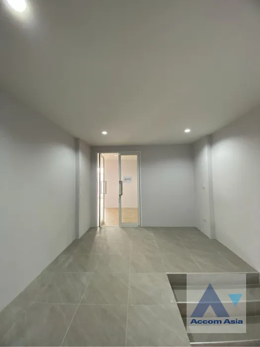 7  4 br House For Rent in Pattanakarn ,Bangkok  AA45656