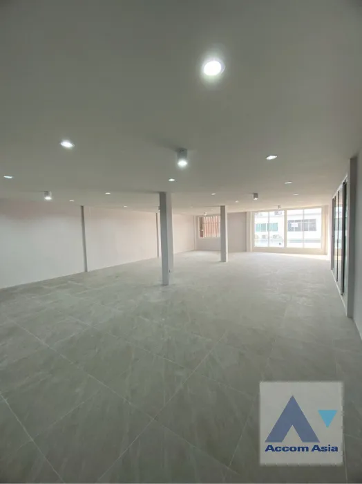5  4 br House For Rent in Pattanakarn ,Bangkok  AA45656