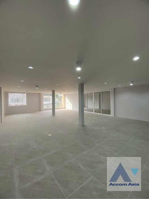  1  4 br House For Rent in Pattanakarn ,Bangkok  AA45656