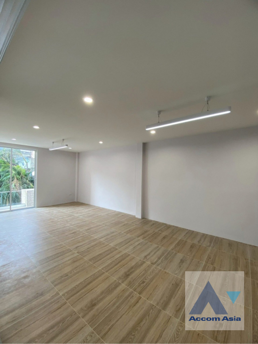 14  4 br House For Rent in Pattanakarn ,Bangkok  AA45656