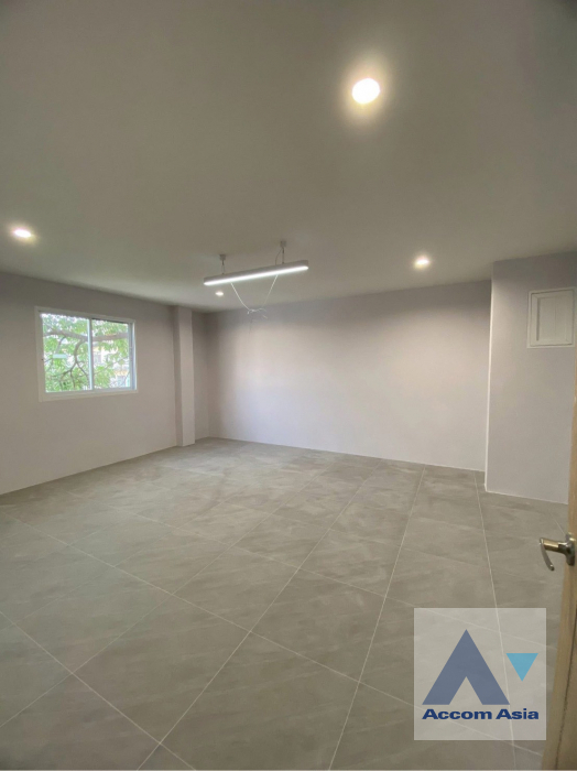 6  4 br House For Rent in Pattanakarn ,Bangkok  AA45656