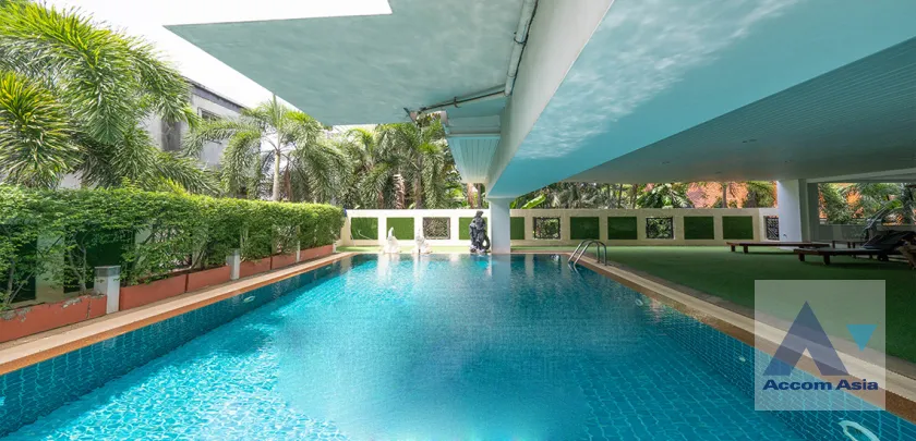 unit 1 Bedroom  Apartment For Rent & Sale in Sukhumvit, Bangkok  near BTS Ekkamai (AA45657)