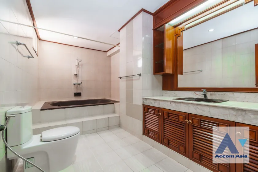 32  3 br Apartment for rent and sale in Sukhumvit ,Bangkok BTS Asok - MRT Sukhumvit at Family-Friendly 360 SQ.M. Residence Near Terminal 21 AA45666