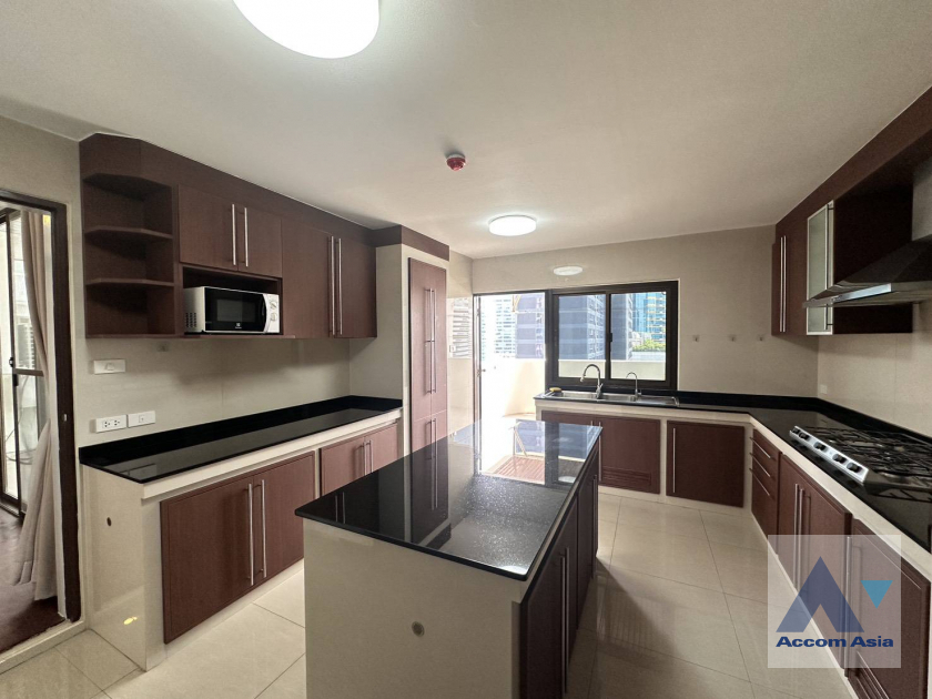 11  3 br Apartment for rent and sale in Sukhumvit ,Bangkok BTS Asok - MRT Sukhumvit at Family-Friendly 360 SQ.M. Residence Near Terminal 21 AA45666