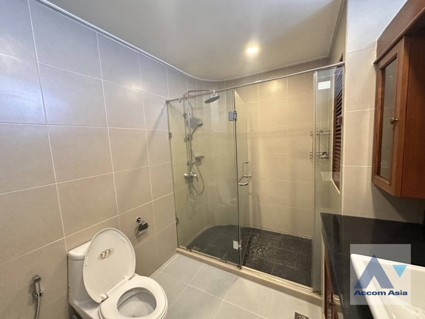 29  3 br Apartment for rent and sale in Sukhumvit ,Bangkok BTS Asok - MRT Sukhumvit at Family-Friendly 360 SQ.M. Residence Near Terminal 21 AA45666