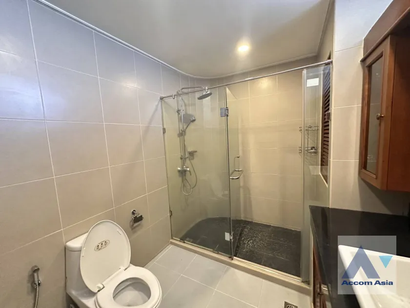 29  3 br Apartment for rent and sale in Sukhumvit ,Bangkok BTS Asok - MRT Sukhumvit at Family-Friendly 360 SQ.M. Residence Near Terminal 21 AA45666