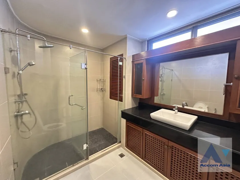 33  3 br Apartment for rent and sale in Sukhumvit ,Bangkok BTS Asok - MRT Sukhumvit at Family-Friendly 360 SQ.M. Residence Near Terminal 21 AA45666