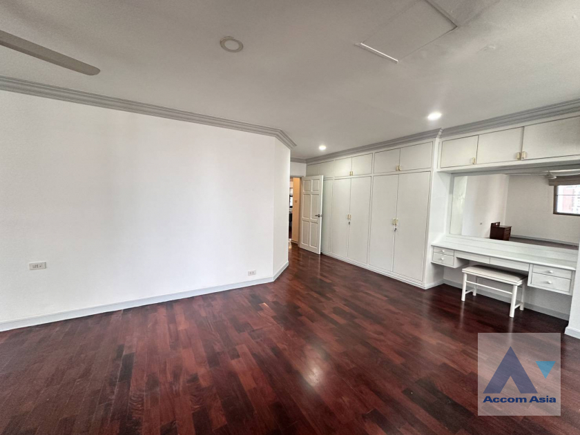17  3 br Apartment for rent and sale in Sukhumvit ,Bangkok BTS Asok - MRT Sukhumvit at Family-Friendly 360 SQ.M. Residence Near Terminal 21 AA45666
