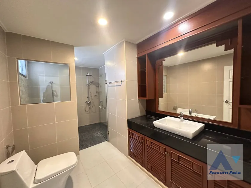 31  3 br Apartment for rent and sale in Sukhumvit ,Bangkok BTS Asok - MRT Sukhumvit at Family-Friendly 360 SQ.M. Residence Near Terminal 21 AA45666