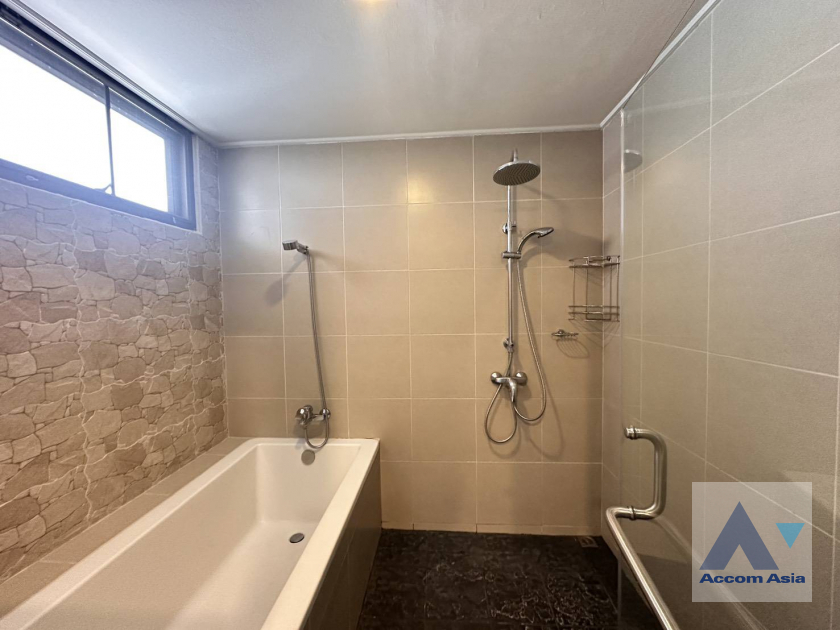 30  3 br Apartment for rent and sale in Sukhumvit ,Bangkok BTS Asok - MRT Sukhumvit at Family-Friendly 360 SQ.M. Residence Near Terminal 21 AA45666