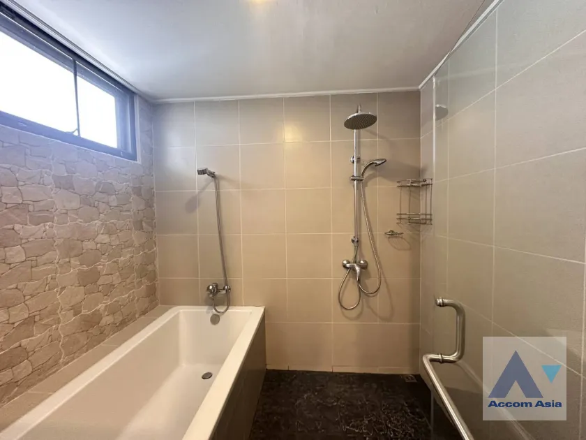 30  3 br Apartment for rent and sale in Sukhumvit ,Bangkok BTS Asok - MRT Sukhumvit at Family-Friendly 360 SQ.M. Residence Near Terminal 21 AA45666