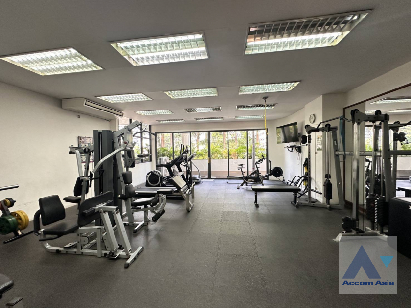 45  3 br Apartment for rent and sale in Sukhumvit ,Bangkok BTS Asok - MRT Sukhumvit at Family-Friendly 360 SQ.M. Residence Near Terminal 21 AA45666