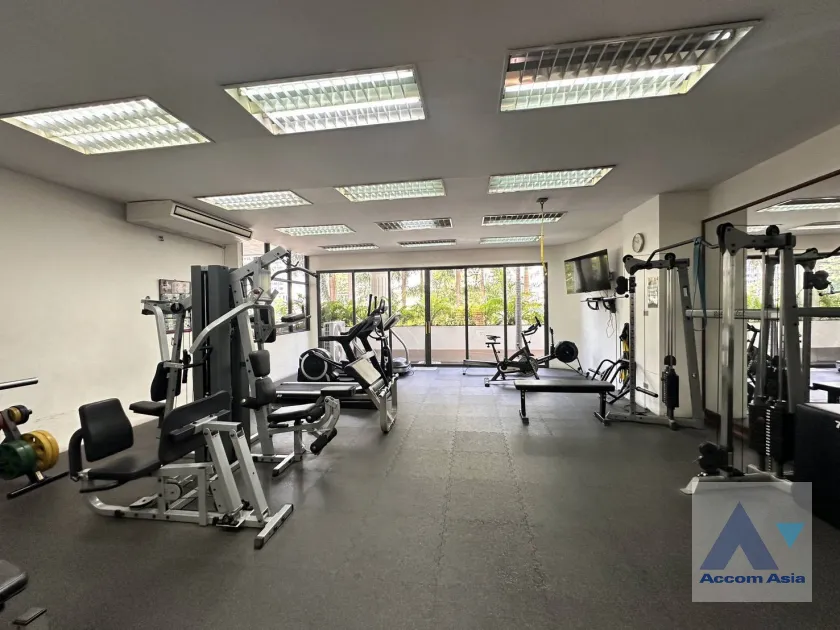 45  3 br Apartment for rent and sale in Sukhumvit ,Bangkok BTS Asok - MRT Sukhumvit at Family-Friendly 360 SQ.M. Residence Near Terminal 21 AA45666