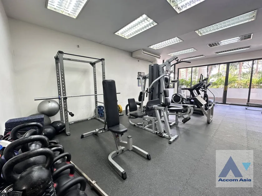 46  3 br Apartment for rent and sale in Sukhumvit ,Bangkok BTS Asok - MRT Sukhumvit at Family-Friendly 360 SQ.M. Residence Near Terminal 21 AA45666