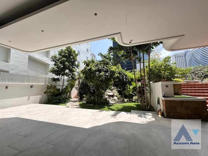 42  3 br Apartment for rent and sale in Sukhumvit ,Bangkok BTS Asok - MRT Sukhumvit at Family-Friendly 360 SQ.M. Residence Near Terminal 21 AA45666