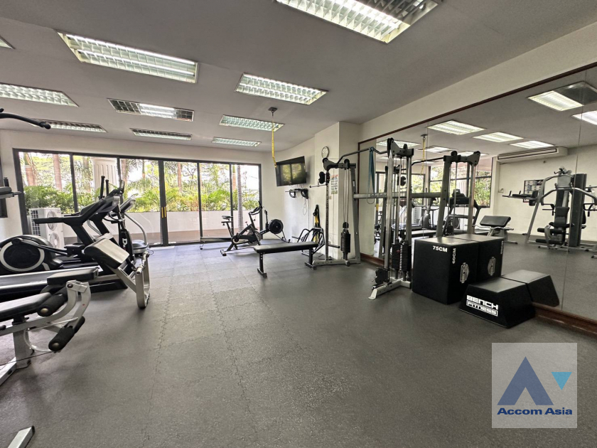 47  3 br Apartment for rent and sale in Sukhumvit ,Bangkok BTS Asok - MRT Sukhumvit at Family-Friendly 360 SQ.M. Residence Near Terminal 21 AA45666