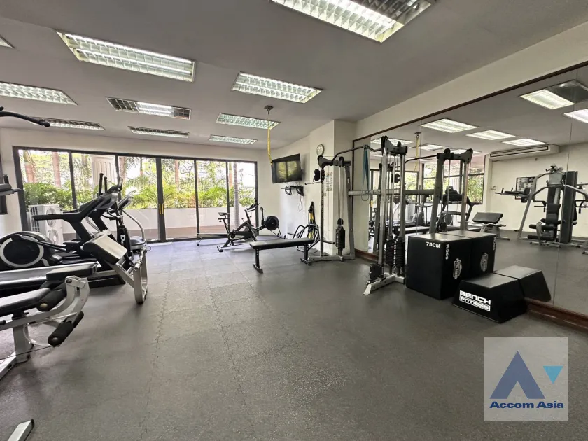 47  3 br Apartment for rent and sale in Sukhumvit ,Bangkok BTS Asok - MRT Sukhumvit at Family-Friendly 360 SQ.M. Residence Near Terminal 21 AA45666