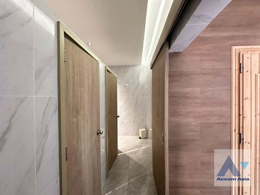 40  3 br Apartment for rent and sale in Sukhumvit ,Bangkok BTS Asok - MRT Sukhumvit at Family-Friendly 360 SQ.M. Residence Near Terminal 21 AA45666