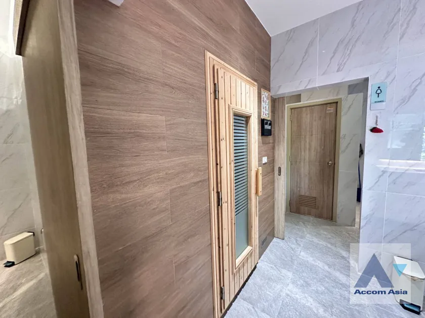 41  3 br Apartment for rent and sale in Sukhumvit ,Bangkok BTS Asok - MRT Sukhumvit at Family-Friendly 360 SQ.M. Residence Near Terminal 21 AA45666