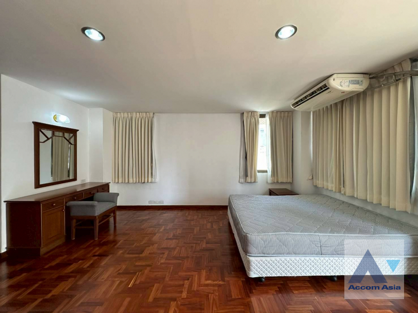 10  3 br Apartment For Rent in Sukhumvit ,Bangkok BTS Asok - MRT Sukhumvit at Spacious space with a cozy AA45675