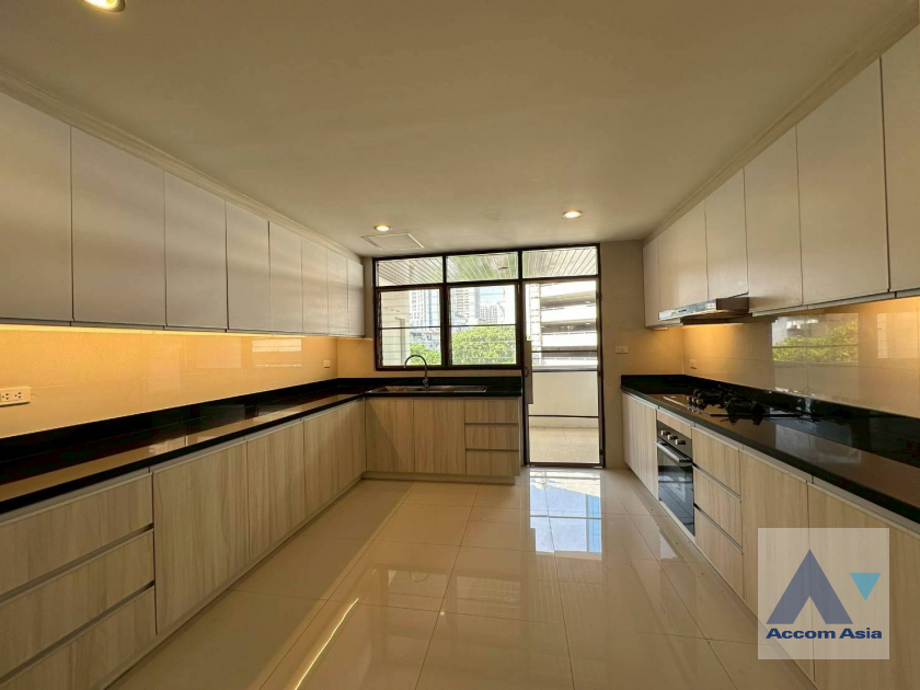 8  3 br Apartment For Rent in Sukhumvit ,Bangkok BTS Asok - MRT Sukhumvit at Spacious space with a cozy AA45675