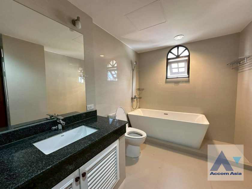 17  3 br Apartment For Rent in Sukhumvit ,Bangkok BTS Asok - MRT Sukhumvit at Spacious space with a cozy AA45675