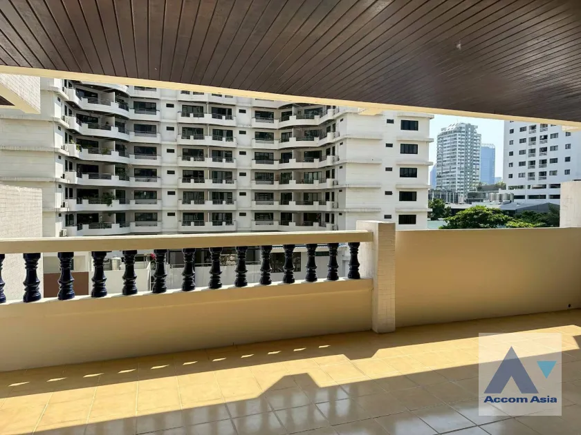 5  3 br Apartment for rent and sale in Sukhumvit ,Bangkok BTS Asok - MRT Sukhumvit at Spacious space with a cozy AA45675