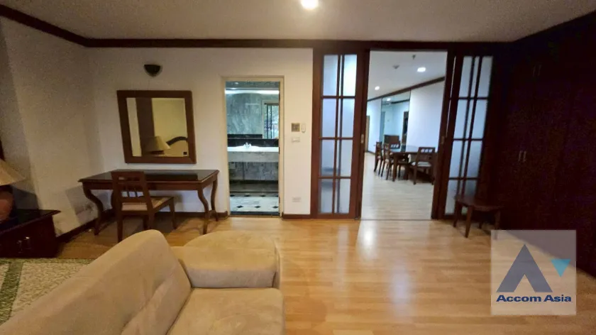 unit 2 Bedrooms  Condominium For Rent in Ploenchit, Bangkok  near BTS Chitlom (AA45680)