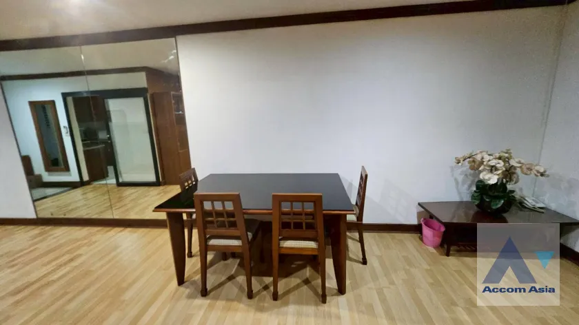 unit 2 Bedrooms  Condominium For Rent in Ploenchit, Bangkok  near BTS Chitlom (AA45680)