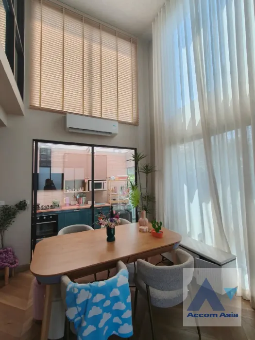 Corner Unit, Double High Ceiling, Pet friendly townhouse for rent in Phaholyothin, Bangkok Code AA45681