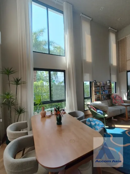 Corner Unit, Double High Ceiling, Pet friendly townhouse for rent in Phaholyothin, Bangkok Code AA45681