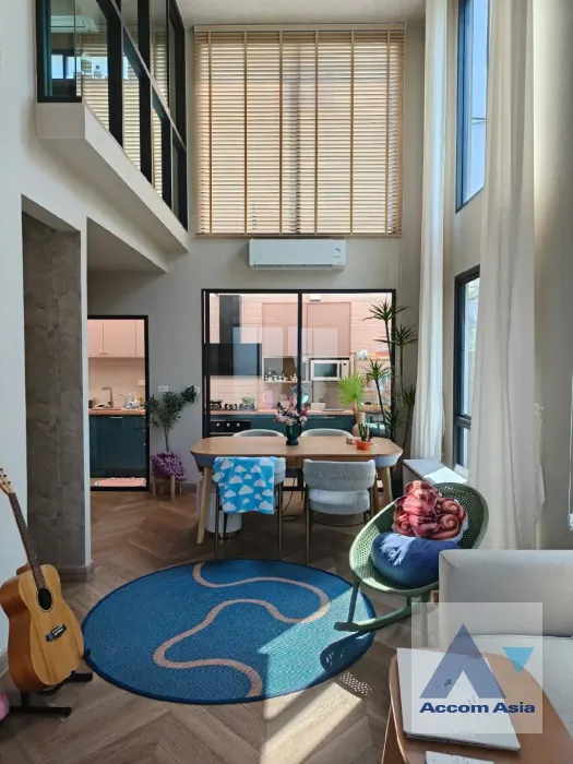 Corner Unit, Double High Ceiling, Pet friendly townhouse for rent in Phaholyothin, Bangkok Code AA45681