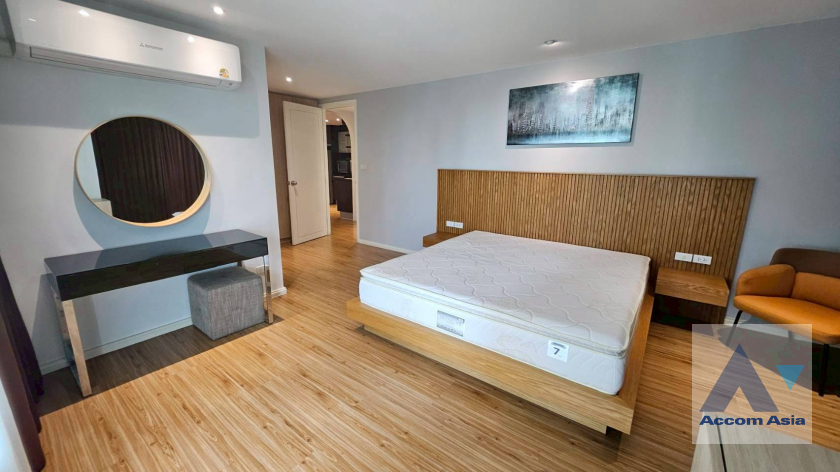 8  2 br Apartment For Rent in Ploenchit ,Bangkok BTS Chitlom at Apartment Steps from Lumpini Park AA45686