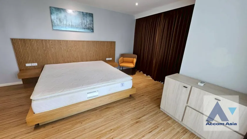 10  2 br Apartment For Rent in Ploenchit ,Bangkok BTS Chitlom at Apartment Steps from Lumpini Park AA45686