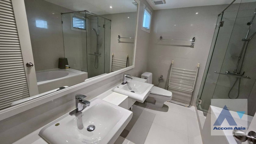 16  2 br Apartment For Rent in Ploenchit ,Bangkok BTS Chitlom at Apartment Steps from Lumpini Park AA45686