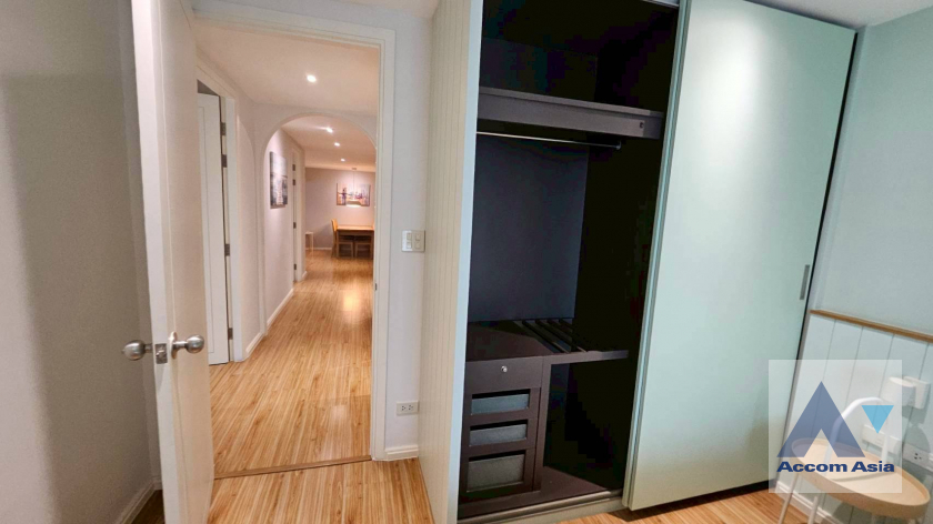 15  2 br Apartment For Rent in Ploenchit ,Bangkok BTS Chitlom at Apartment Steps from Lumpini Park AA45686