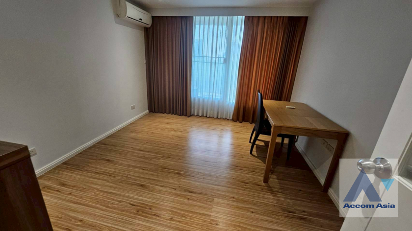 13  2 br Apartment For Rent in Ploenchit ,Bangkok BTS Chitlom at Apartment Steps from Lumpini Park AA45686