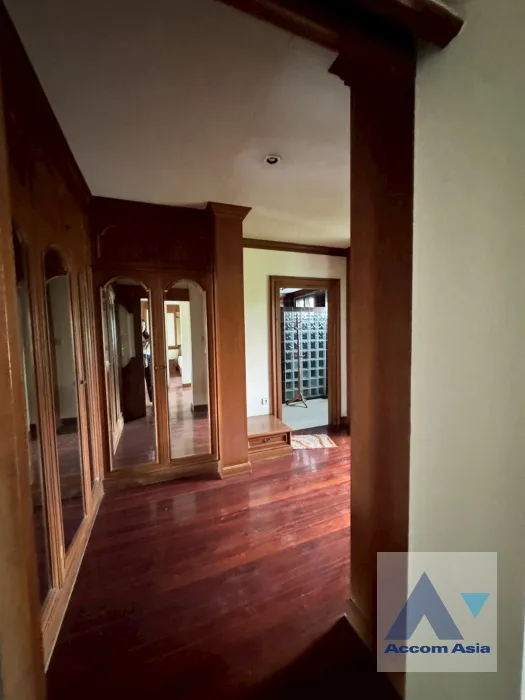 5  8 br Townhouse for rent and sale in Sukhumvit ,Bangkok BTS Phrom Phong AA45687