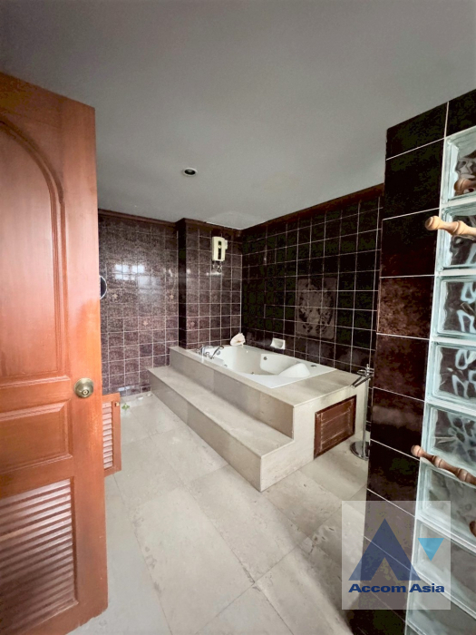12  8 br Townhouse for rent and sale in Sukhumvit ,Bangkok BTS Phrom Phong AA45687