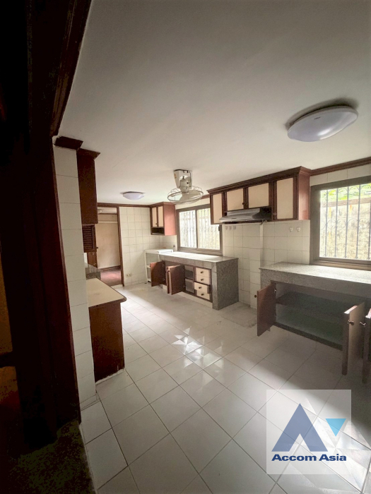 15  8 br Townhouse for rent and sale in Sukhumvit ,Bangkok BTS Phrom Phong AA45687