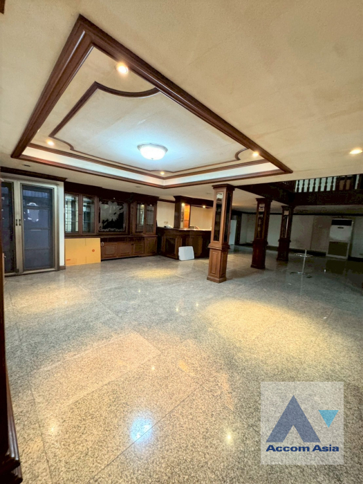  2  8 br Townhouse for rent and sale in Sukhumvit ,Bangkok BTS Phrom Phong AA45687