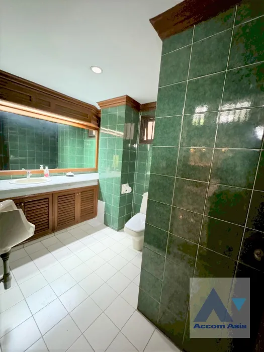 13  8 br Townhouse for rent and sale in Sukhumvit ,Bangkok BTS Phrom Phong AA45687