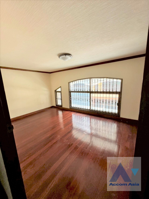 9  8 br Townhouse for rent and sale in Sukhumvit ,Bangkok BTS Phrom Phong AA45687